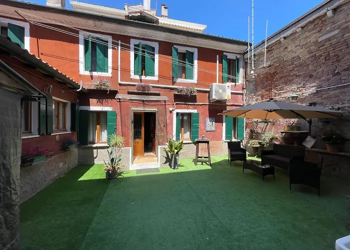 King's Garden Pensión *