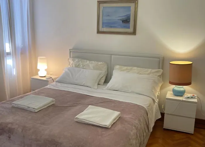 King's Garden Pensión Venecia