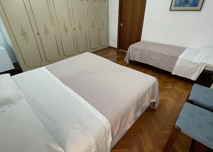 King's Garden Pensión Venecia